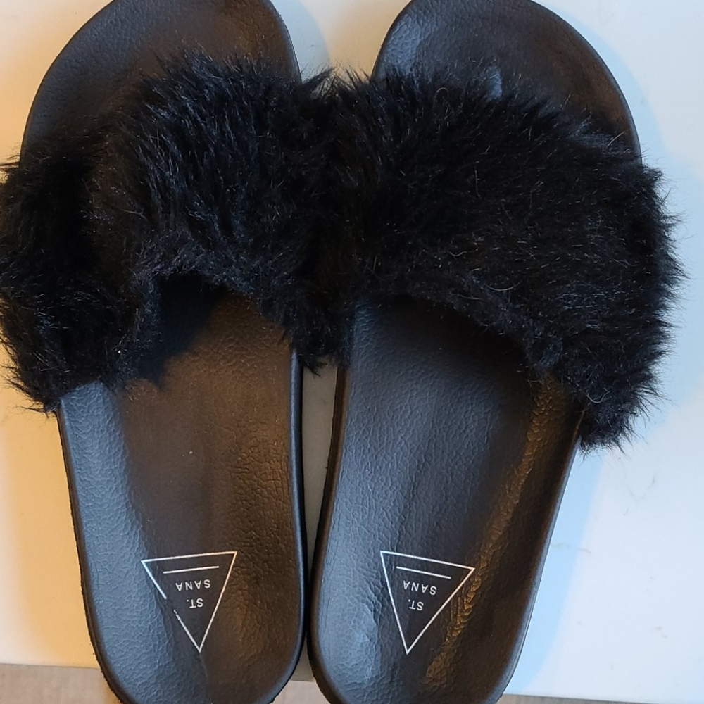 EUC furry slides/slippers